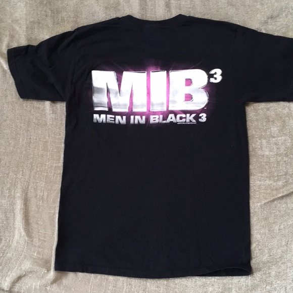 Yazbek Other - 🌻5/$15-Dunkin Limited edition Men in Black shirt.  Size med. VGUC